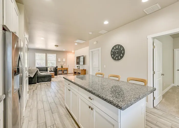 Family-friendly Near Hiking Trails!