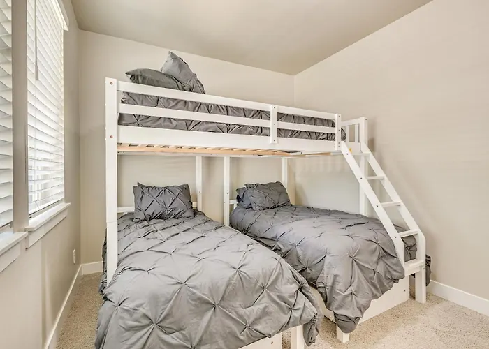 Family-friendly Near Hiking Trails! Holiday home