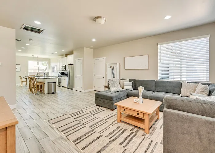 Family-friendly Near Hiking Trails! *