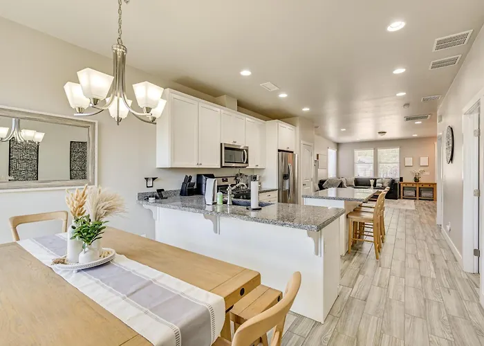 Family-friendly Near Hiking Trails! Holiday home *