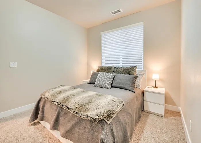 Family-friendly Near Hiking Trails! Holiday home
